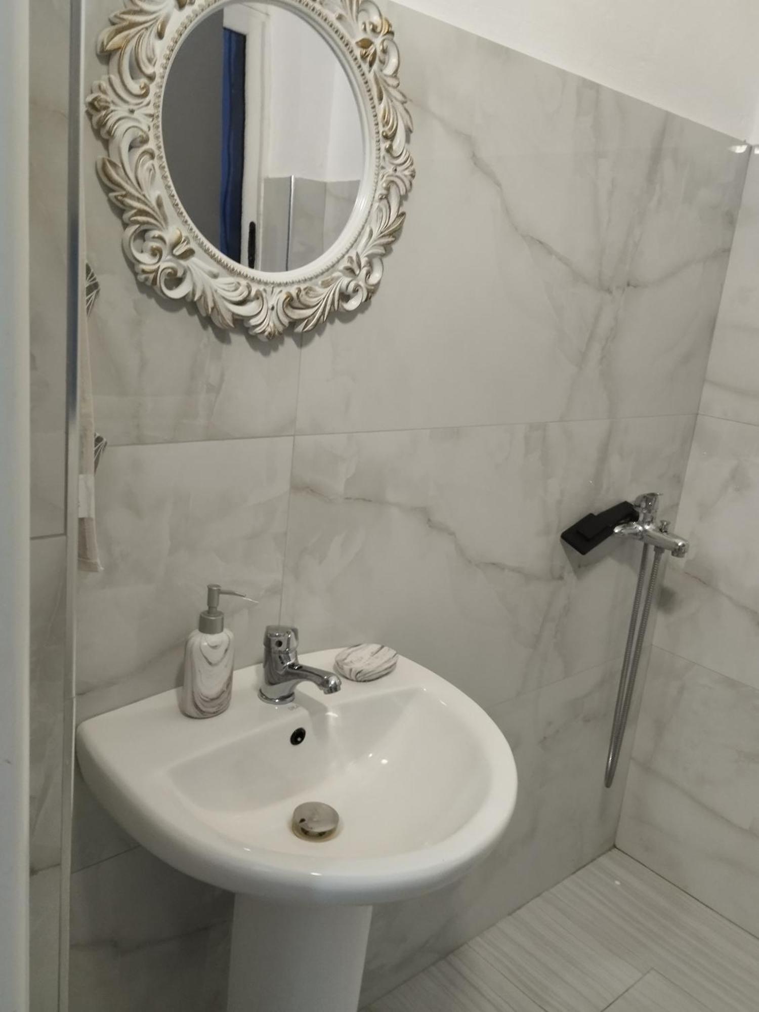 Dim'S Villas Qeparo Rom bilde